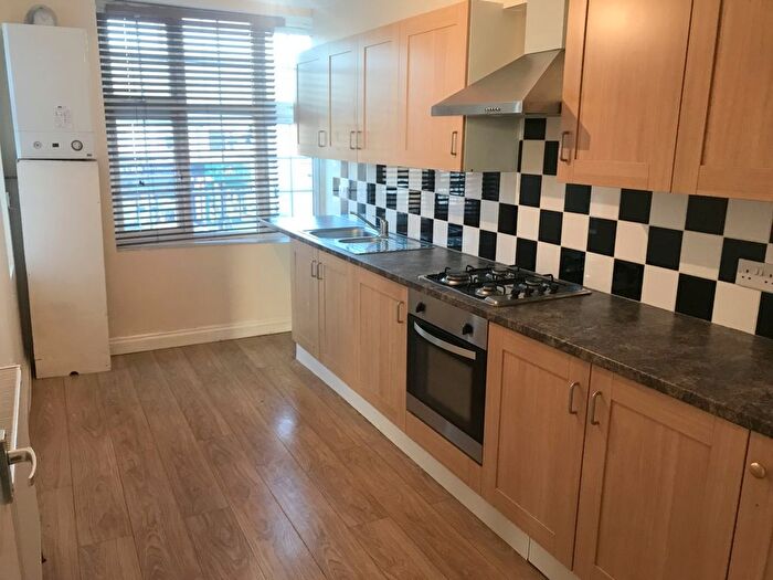 2 Bedroom Flat To Rent In Ryefield Avenue, Hillingdon, UB10