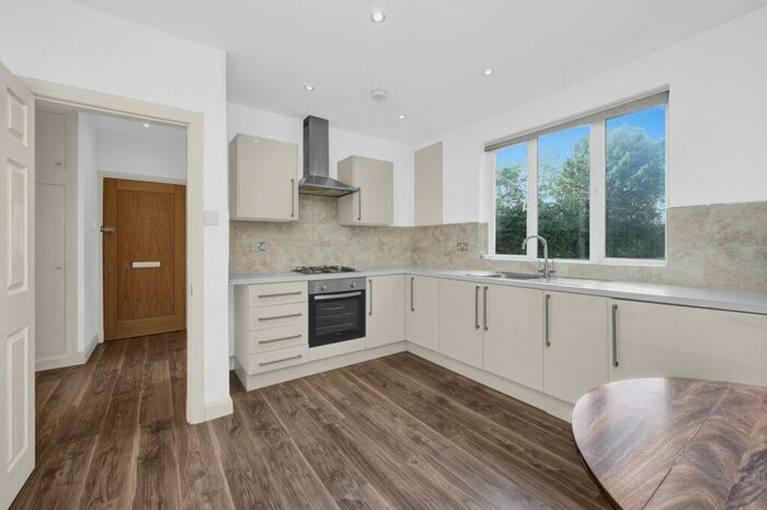 2 Bedroom Flat To Rent In Langham Close, London, N15