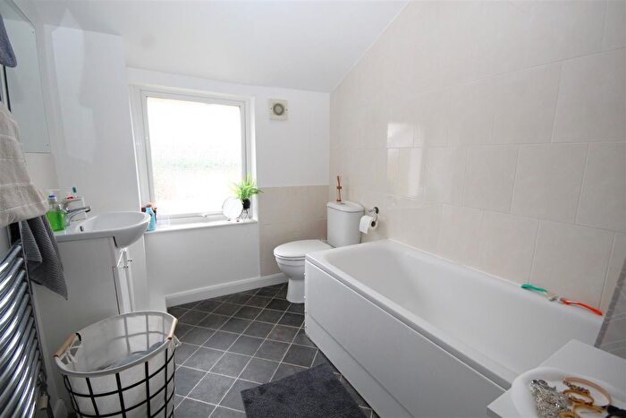 1 Bedroom Flat To Rent In Totteridge Road, High Wycombe, HP13