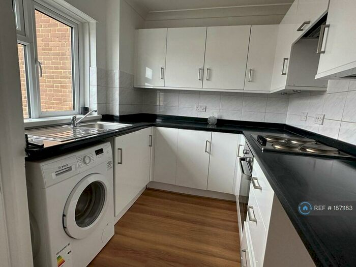 2 Bedroom Flat To Rent In Farnham Road, Slough, SL2