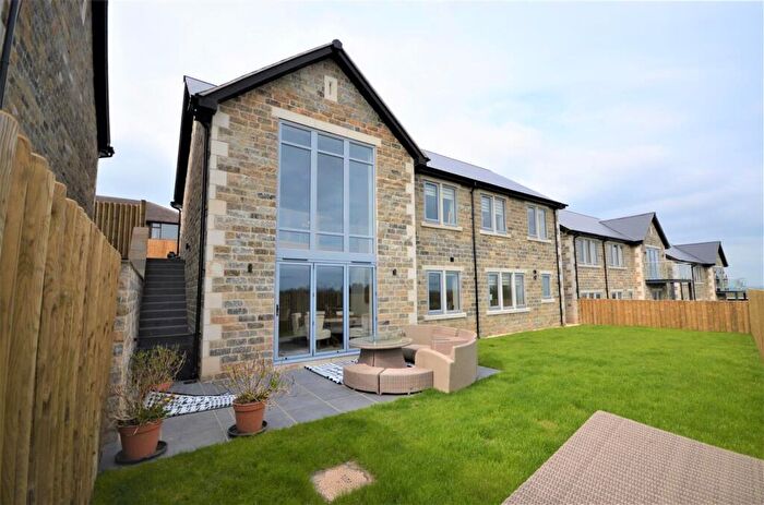 5 Bedroom Detached House For Sale In Pavilion View, Southowram, Halifax, HX3
