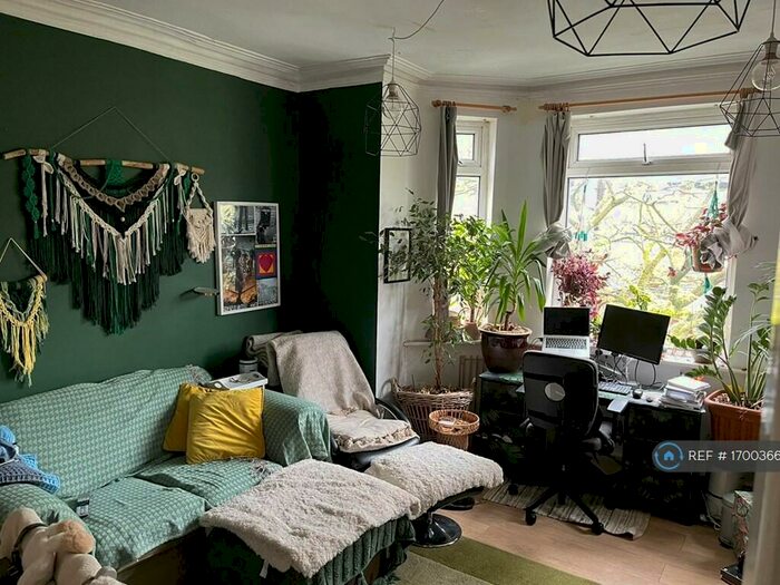 2 Bedroom Flat To Rent In Chorlton, Manchester, M21