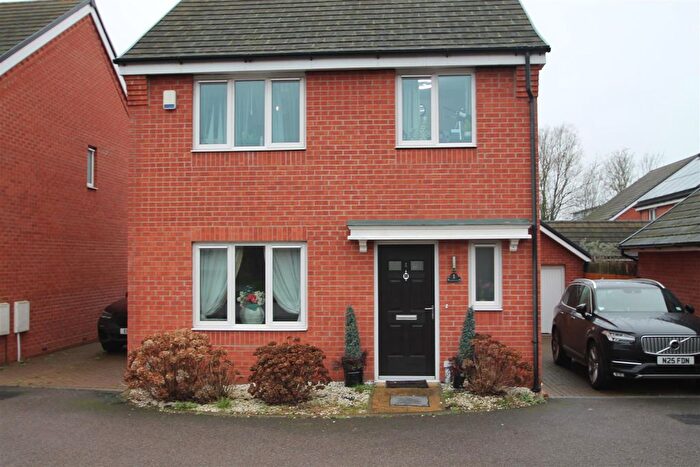 4 Bedroom Detached House To Rent In Radwinter Mews, Wickford, SS12