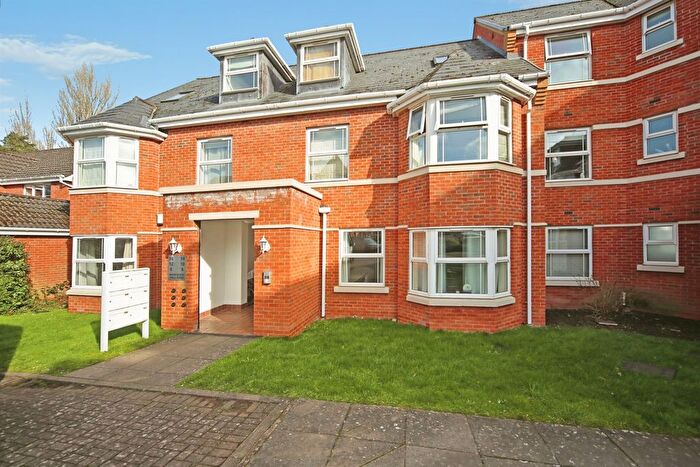 2 Bedroom Flat For Sale In Monkspath Hall Road, Solihull, B91