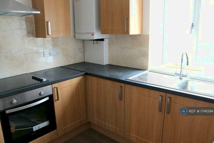 4 Bedroom Flat To Rent In Pattison House, London, E1