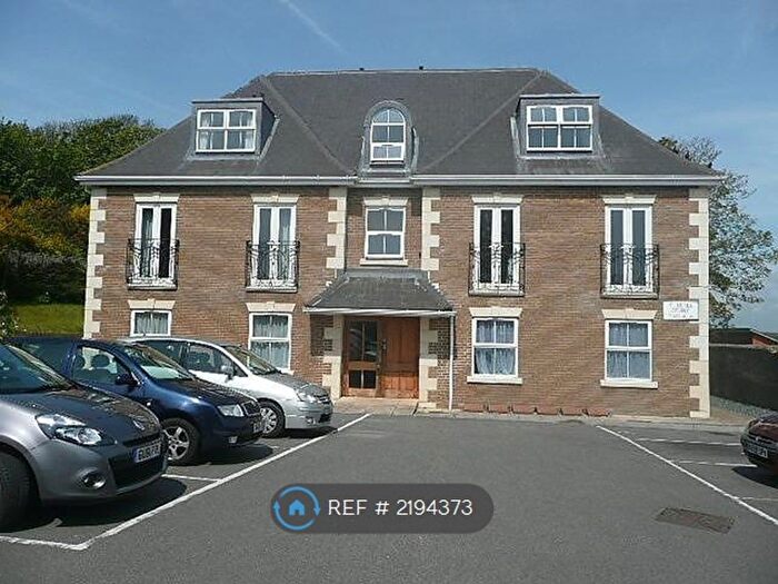 3 Bedroom Flat To Rent In St. Lukes Court, Newhaven, BN9