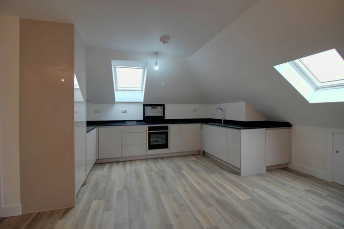 2 Bedroom Flat To Rent In Wokingham Road, Earley, Reading, RG6