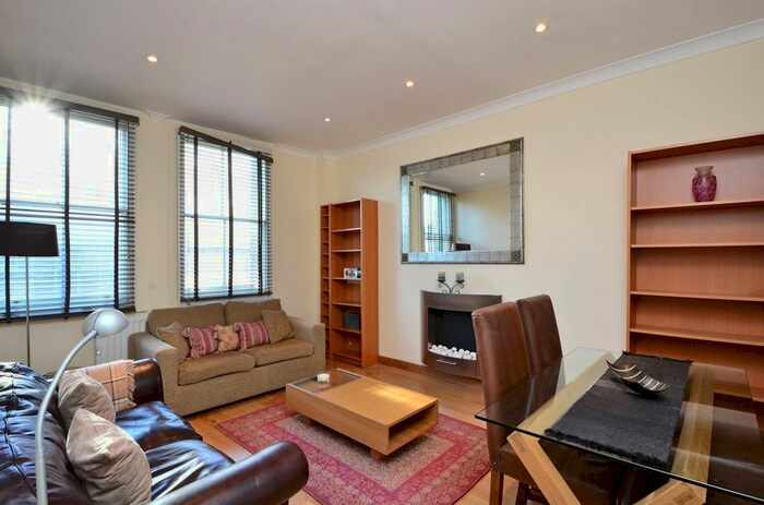 3 Bedroom Flat To Rent In Fulham Road, Chelsea, London, SW10