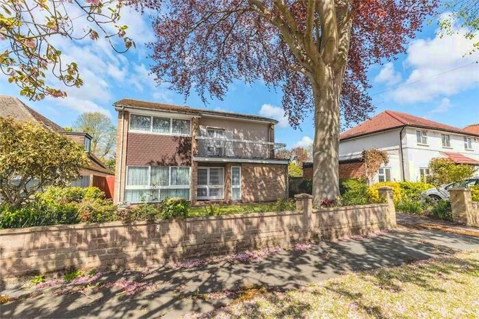 5 Bedroom Detached House To Rent In Wellesley Avenue, Iver, SL0