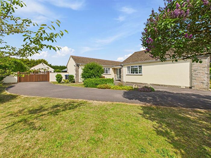 4 Bedroom Bungalow For Sale In New Zealand, Calne, SN11