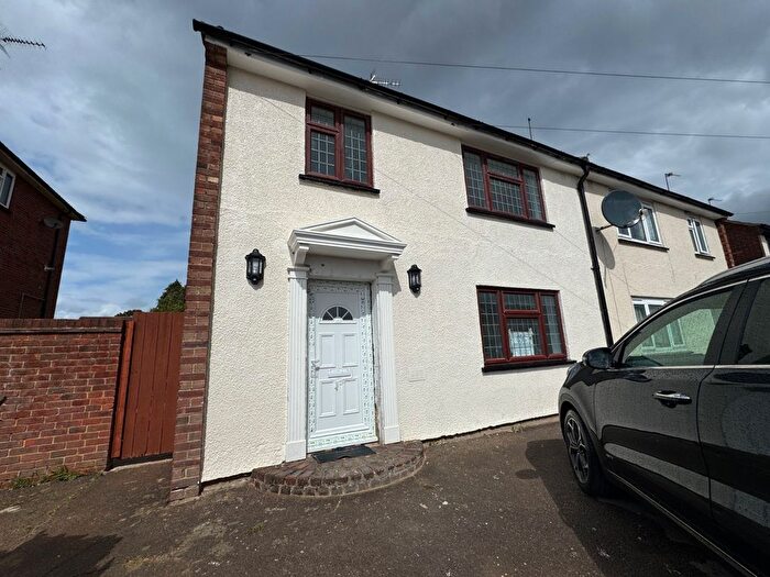 3 Bedroom Semi-Detached House To Rent In Hounslow, TW5