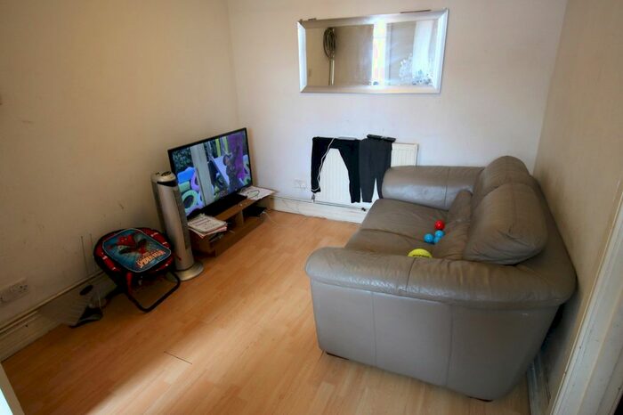 1 Bedroom Flat To Rent In Martindale Road, Hounslow, TW4