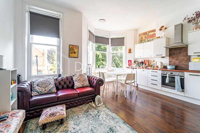1 Bedroom Flat To Rent In Ossian Road, Couch End, London, N4