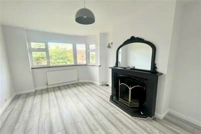 2 Bedroom Flat To Rent In Fullwell Avenue, IG6