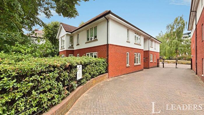 2 Bedroom Flat To Rent In Hillcrest Road, London, E18