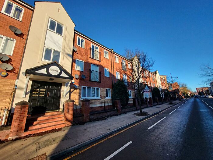2 Bedroom Flat To Rent In Stretford Road, Hulme, Manchester, M15
