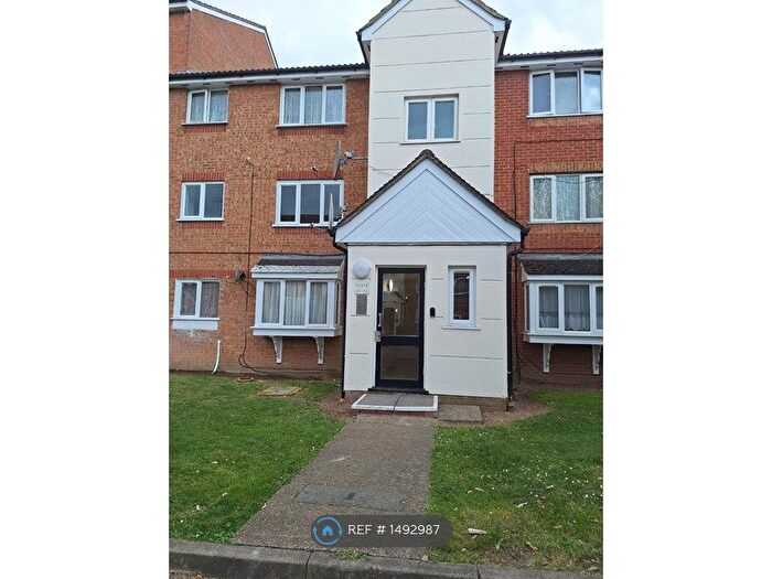 1 Bedroom Flat To Rent In Plowman Close, London, N18