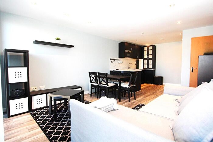 2 Bedroom Flat To Rent In Santorini, City Island, LS12