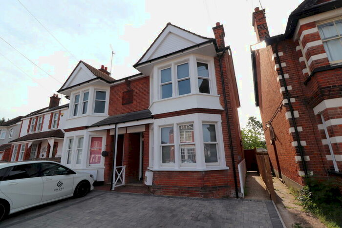 2 Bedroom Apartment To Rent In Chelmsford, CM2