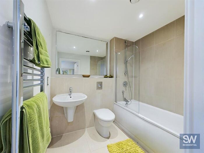 1 Bedroom Apartment For Sale In Butcher Street, Round Foundry, Leeds, LS11