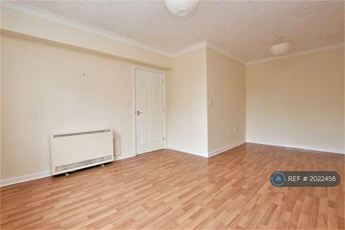 2 Bedroom Flat To Rent In Century Court, Woking, GU21