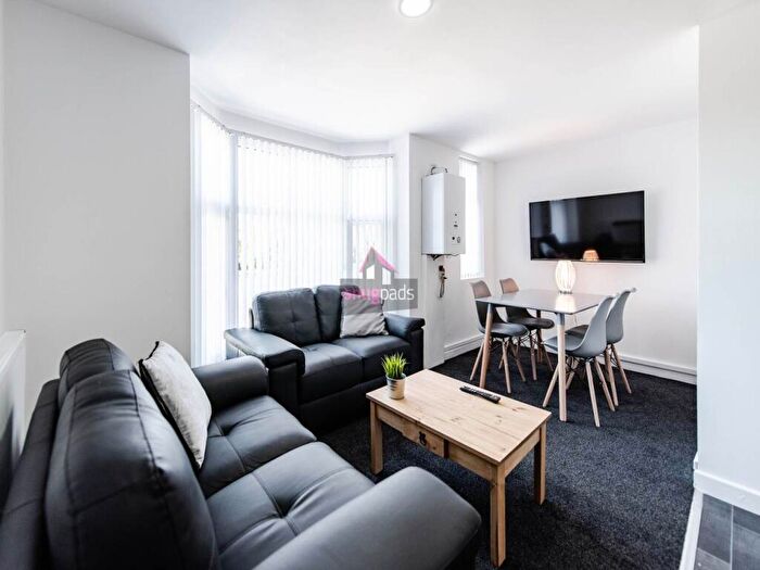 4 Bedroom Flat To Rent In Bolton Road, Salford, M6