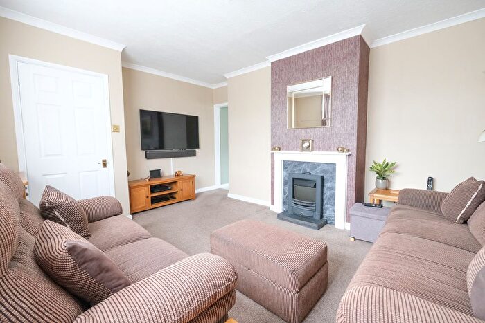 3 Bedroom End Of Terrace House For Sale In Longbury Drive, Orpington, BR5
