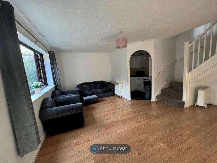 2 Bedroom Terraced House To Rent In Varsity Drive, London, TW1