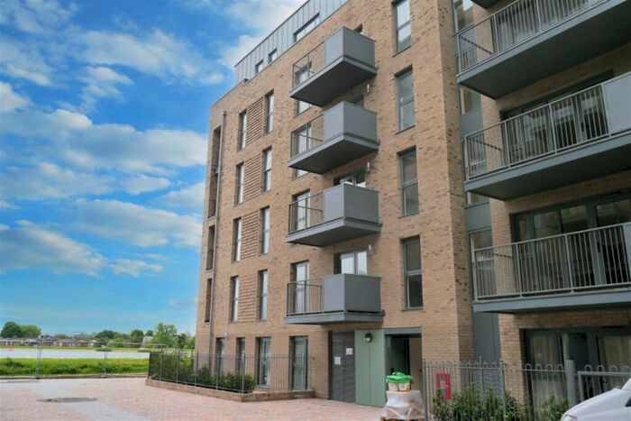 1 Bedroom Flat To Rent In Lake House, N4
