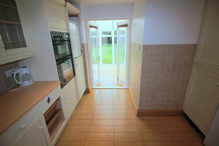 4 Bedroom Detached Bungalow To Rent In Eagle Lane, London E11, Wanstead,
