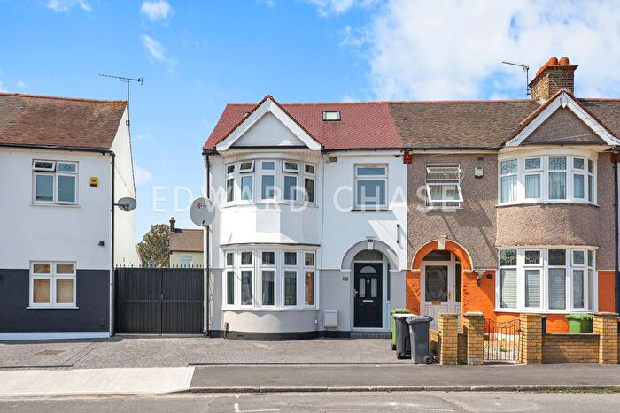 5 Bedroom Semi-Detached House To Rent In Salisbury Avenue, Barking, IG11