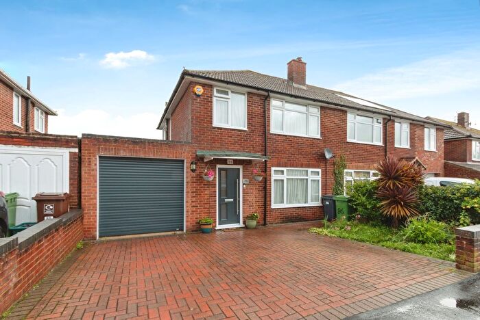 4 Bedroom Semi Detached House For Sale In Elmwood Way, Basingstoke, Hampshire, RG23