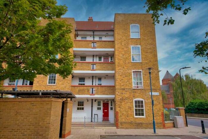 3 Bedroom Flat To Rent In Stringer House, Nuttall Street, London, N1
