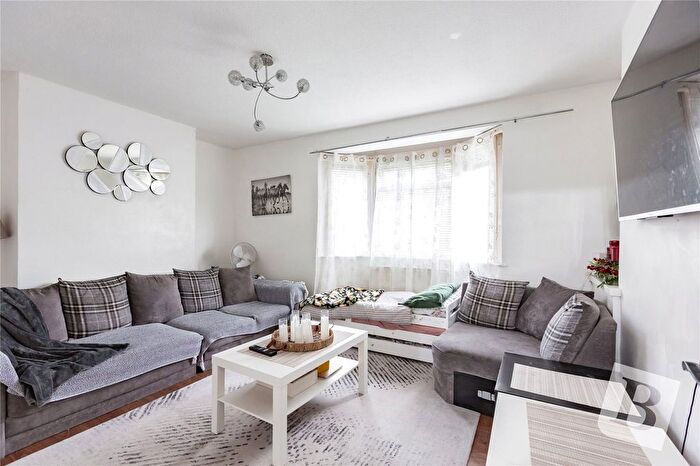 1 Bedroom Flat For Sale In Alfreds Gardens, Barking, IG11