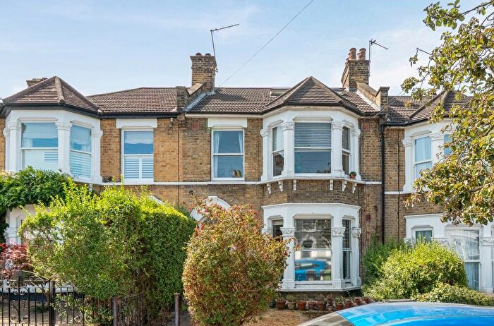 3 Bedroom Flat For Sale In Arngask Road, London, SE6