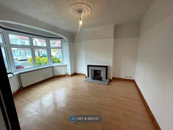 4 Bedroom Semi-Detached House To Rent In Church Road, Ilford, IG2