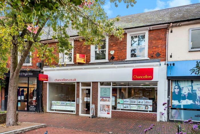 1 Bedroom Apartment To Rent In The Broadway, High Street, Chesham, HP5