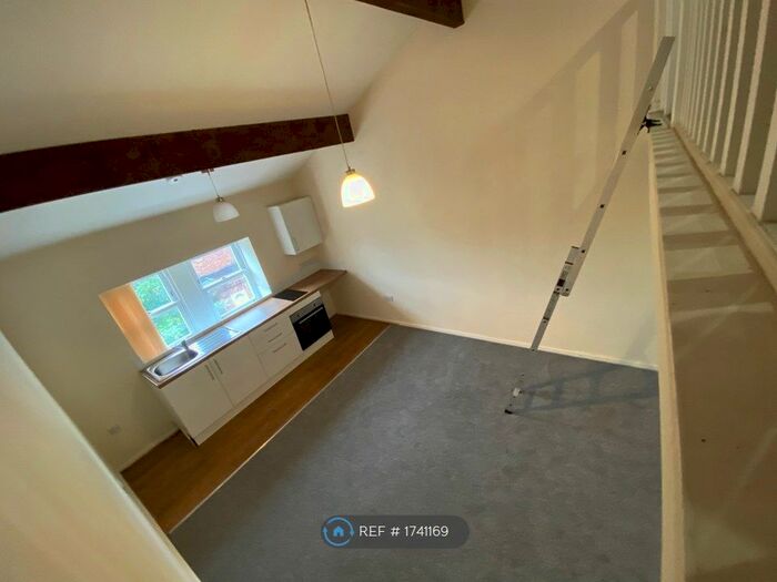 1 Bedroom Flat To Rent In Shamrock House, Pudsey, LS28