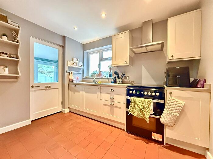 3 Bedroom Semi-Detached House For Sale In Baysham Street, Hereford, HR4 - Photo 9