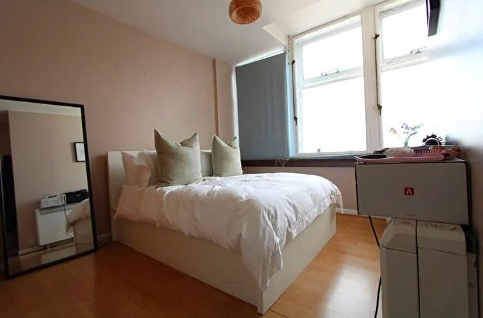2 Bedroom Flat To Rent In Newington Causeway, Elephant And Castle, SE1