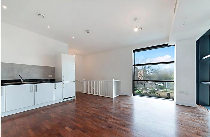 2 Bedroom Flat To Rent In High Street, London, E15