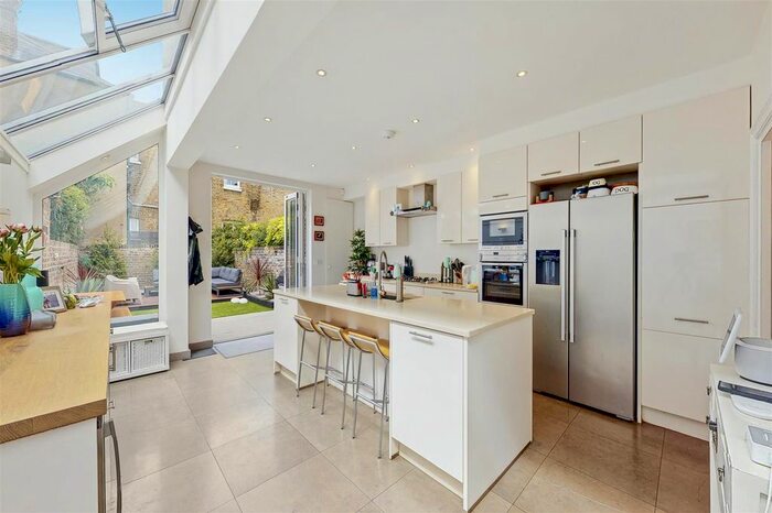 4 Bedroom Terraced House To Rent In Oxford Gardens, North Kensington, London, W10