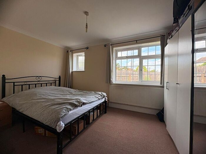 2 Bedroom Flat To Rent In Great West Road, Hounslow, TW5