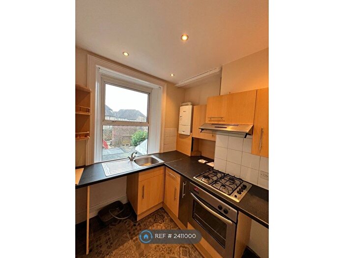 2 Bedroom Flat To Rent In Wilton Road, Salisbury, SP2