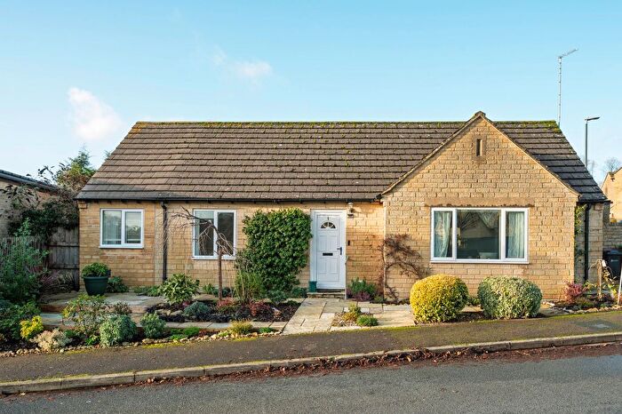 2 Bedroom Detached Bungalow For Sale In Hammond Drive, Northleach, GL54