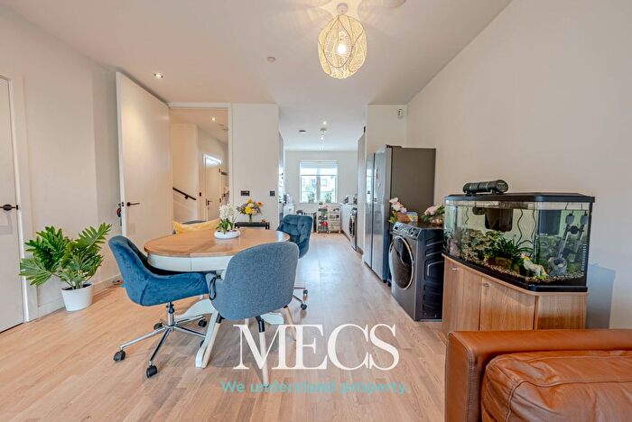 4 Bedroom Town House For Sale In South Loop Square, Birmingham, West Midlands, B16