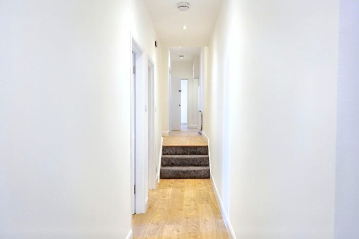 2 Bedroom Flat To Rent In Colney Hatch Lane, London, N10