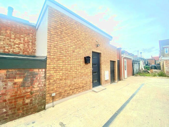 1 Bedroom Flat To Rent In Northfield Avenue, London, W13