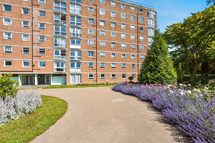2 Bedroom Flat For Sale In Milton Mount, Crawley, RH10