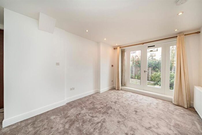 2 Bedroom Flat To Rent In New Cross Road, New Cross, SE14